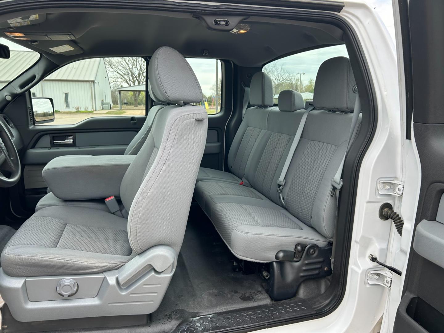 2014 White /Gray Ford F-150 XL SuperCab 6.5-ft. Bed 2WD (1FTEX1CM3EK) with an 3.7L V6 DOHC 24V engine, 6-Speed Automatic transmission, located at 17760 Hwy 62, Morris, OK, 74445, (918) 733-4887, 35.609104, -95.877060 - Photo#16